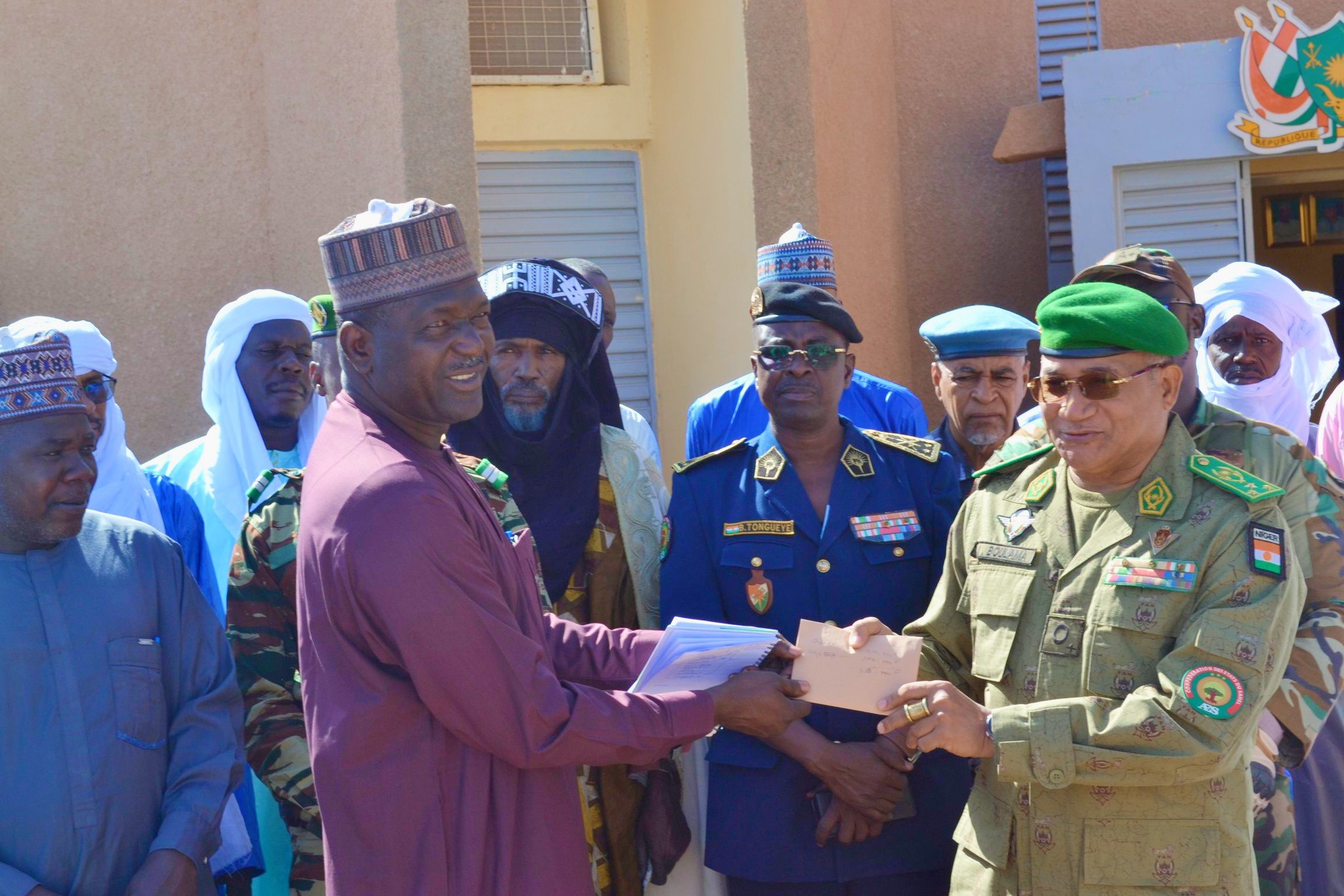 La région d'Agadez démontre son unité nationale en collectant plus de 3,2 millions de FCFA, du Gouvernorat aux communautés locales,