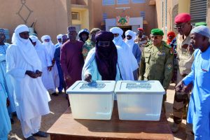 À Agadez, le Niger lance officiellement le Fonds de Solidarité pour la Sauvegarde de la Patrie (FSSP), avec l’appel “100 F pour l’avenir”. Une mobilisation citoyenne massive soutient l’armée face aux menaces sécuritaires dans le Sahel.