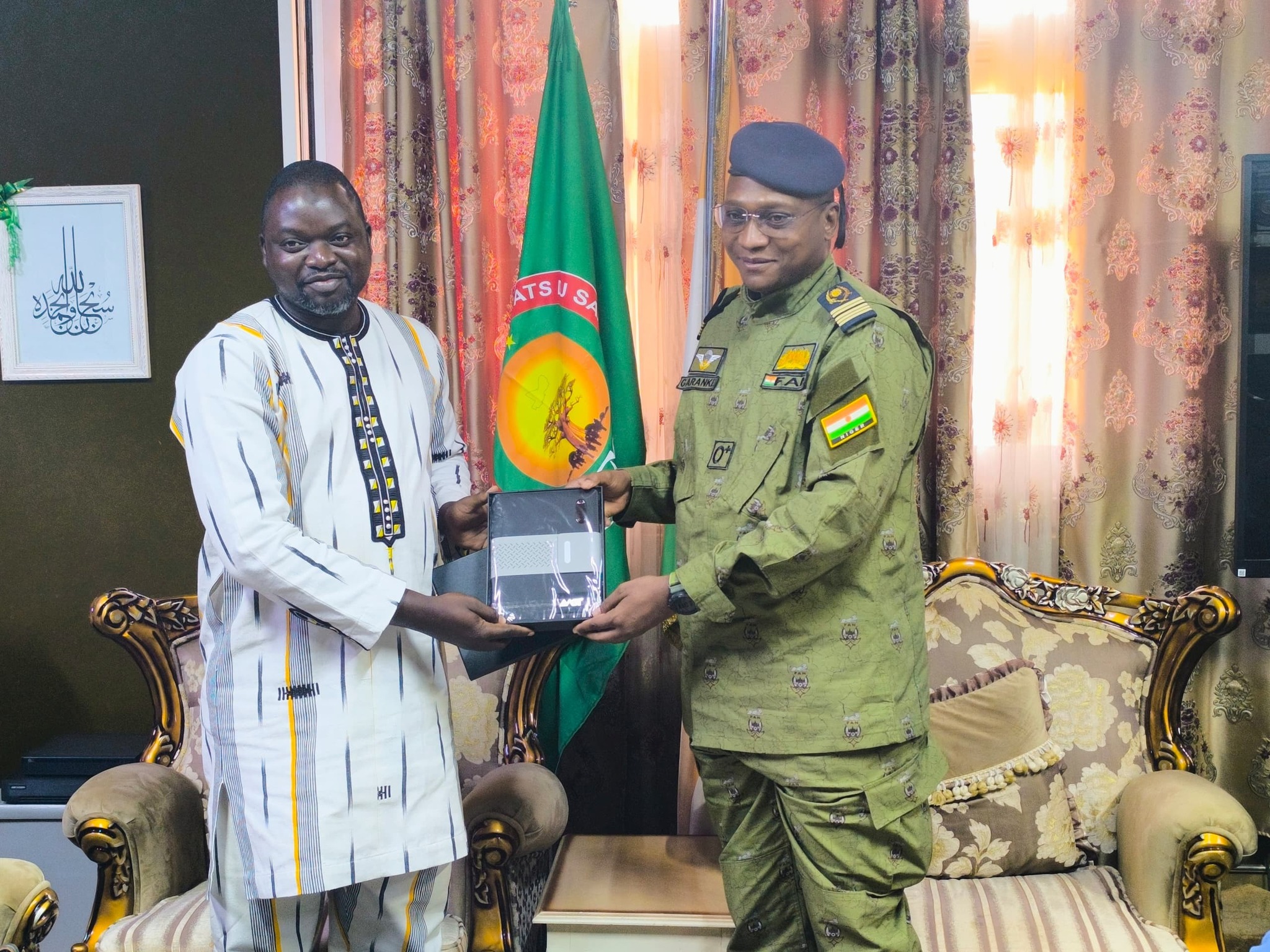 L’Administrateur Délégué de la Ville de Niamey a reçu une délégation officielle du Burkina Faso pour échanger sur les enjeux d’aménagement urbain. Cette initiative s’inscrit dans une dynamique de coopération bilatérale visant à promouvoir des métropoles sahéliennes résilientes, accessibles et respectueuses de l’environnement.