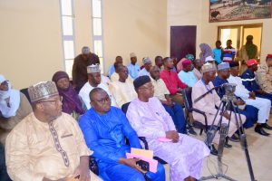 Lors d’un point presse au gouvernorat, le Général de Division Ibra Boulama Issa a présenté le bilan de la 58ᵉ Cure Salée. L’événement, marqué par une forte mobilisation et une organisation exemplaire, confirme la volonté du Niger de valoriser ses traditions dans une dynamique de modernisation et de rayonnement régional.