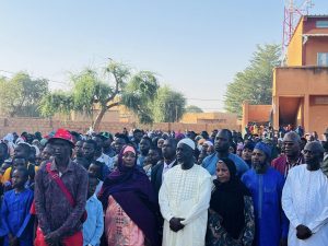 À Niamey, la Ministre de l’Éducation lance “Une Semaine, Une École” au CES Gaweye 2, valorisant excellence académique, patriotisme et innovation. Une initiative phare pour refonder le système éducatif nigérien et renforcer l’engagement citoyen des élèves.