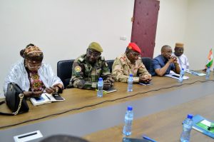 Face à l’urbanisation anarchique à Niamey, un rapport officiel propose des mesures radicales — audit des lotissements, Agence Unique du Foncier et Ceinture verte — pour prévenir les conflits sociaux et restaurer la paix urbaine.