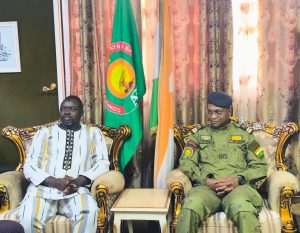 L’Administrateur Délégué de la Ville de Niamey a reçu une délégation officielle du Burkina Faso pour échanger sur les enjeux d’aménagement urbain. Cette initiative s’inscrit dans une dynamique de coopération bilatérale visant à promouvoir des métropoles sahéliennes résilientes, accessibles et respectueuses de l’environnement.