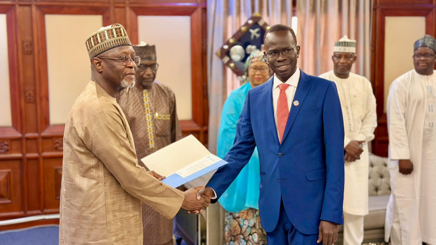 Le Niger et la FAO renforcent leur coopération pour faire face aux défis alimentaires du Sahel. À Niamey, une rencontre diplomatique entre Bakary Yaou Sangaré et Alhassan Cissé ouvre la voie à de nouvelles perspectives de développement rural et de résilience climatique.