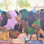 À Agadez, les épouses et femmes des FDS organisent une lecture du Coran en soutien au Fonds de Solidarité pour la Sauvegarde de la Patrie, mêlant ferveur spirituelle et engagement patriotique.