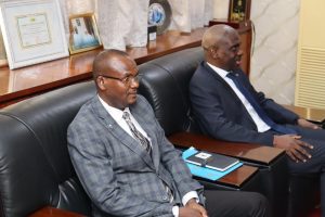 Le Niger renforce sa coopération régionale avec l’EAMAC à travers la nomination de Oumar Mamadou Ba. Cette rencontre diplomatique à Niamey marque une nouvelle étape dans la gouvernance climatique et aéronautique africaine, portée par une ambition partagée d’innovation et de développement durable.