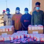 Niger : quatre trafiquants arrêtés à Ingall avec 15 000 capsules de pregabalin. Une opération conjointe des douanes et de la Garde Nationale, saluée par les autorités, marque une avancée dans la lutte contre les trafics transfrontaliers.