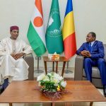 Le Premier ministre nigérien Ali Lamine Zeine relance la coopération bilatérale avec le Tchad à travers la Grande Commission Mixte. Une visite stratégique pour renforcer les liens économiques, sécuritaires et diplomatiques au cœur du Sahel.
