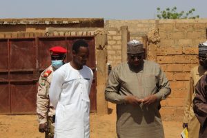 À Niamey, le ministre du Commerce visite sept sites industriels pour soutenir la production locale et renforcer la souveraineté économique du Niger.