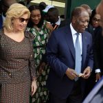 Alassane Ouattara réélu avec 89,77 % à la présidentielle ivoirienne. Une victoire contestée, entre exclusions politiques, faible participation et enjeux de réconciliation nationale.