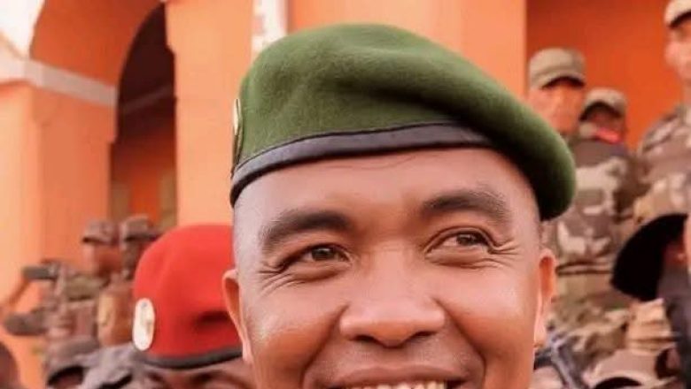 Destitution du Président Rajoelina par le Parlement (130 voix) et fuite. L'armée, menée par le Col. Randrianirina, prend le pouvoir à Tana