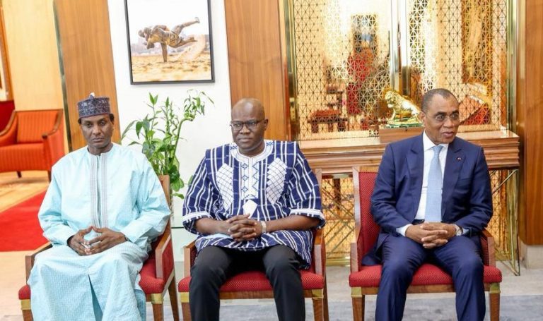 Dr Aboubakar NACANABO élu président du Conseil des ministres de l’UEMOA. Une nomination stratégique qui marque le retour du Burkina Faso dans les instances régionales et relance le débat sur la souveraineté monétaire.