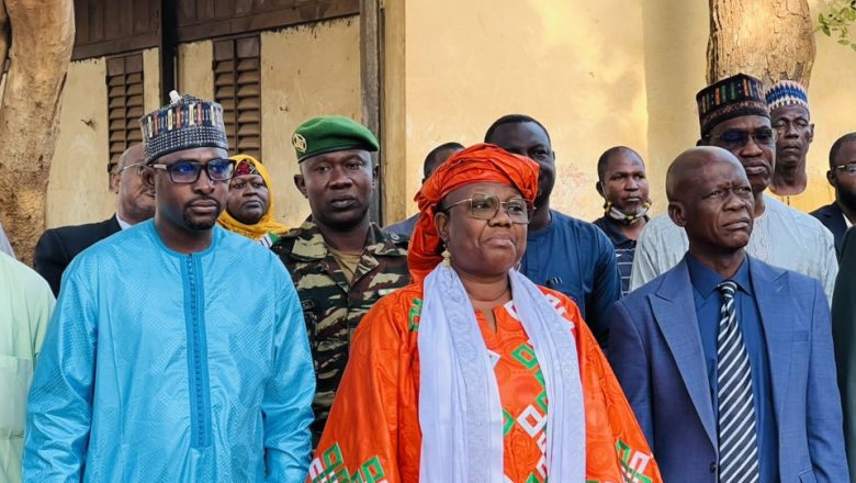 À Niamey, la ministre de l’Éducation nationale visite le Lycée Kassai et le CEG Banizoumbou pour renforcer le dialogue entre institutions et écoles publiques.