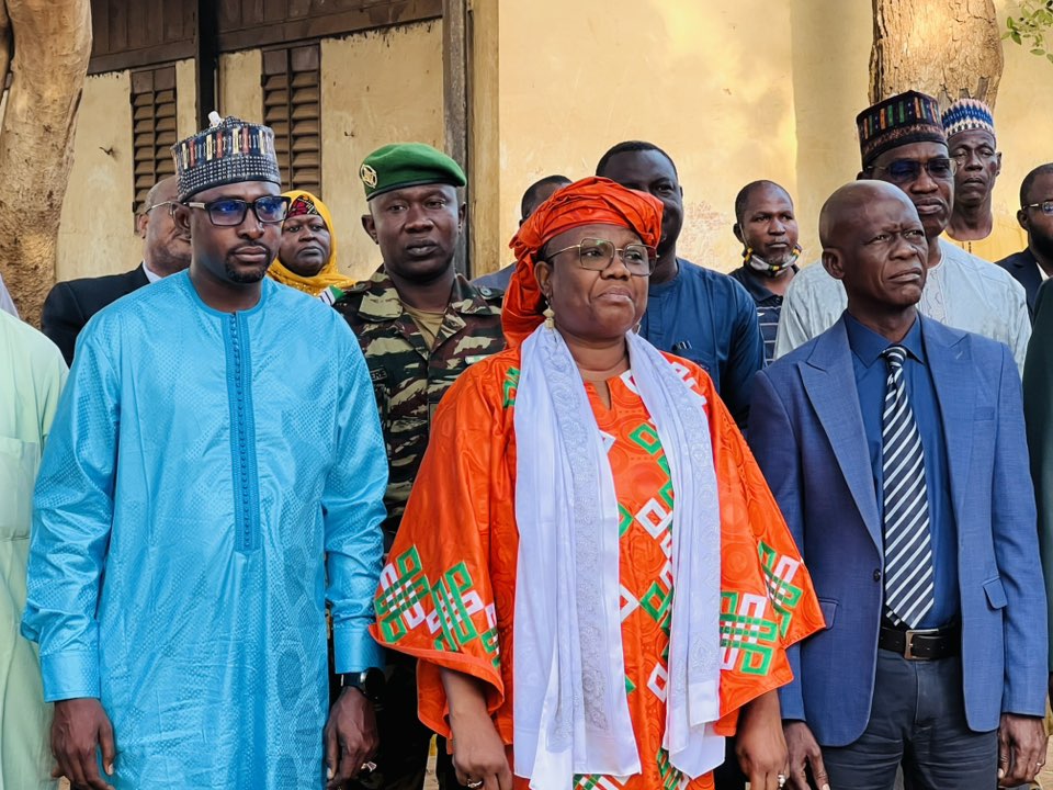 À Niamey, la ministre de l’Éducation nationale visite le Lycée Kassai et le CEG Banizoumbou pour renforcer le dialogue entre institutions et écoles publiques.