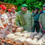 À Niamey, les forces de sécurité nigériennes ont présenté un bilan d’opérations marquées par des saisies de drogues, d’armes et de fonds suspects, ainsi que l’arrestation de 23 individus liés à des réseaux criminels et terroristes.