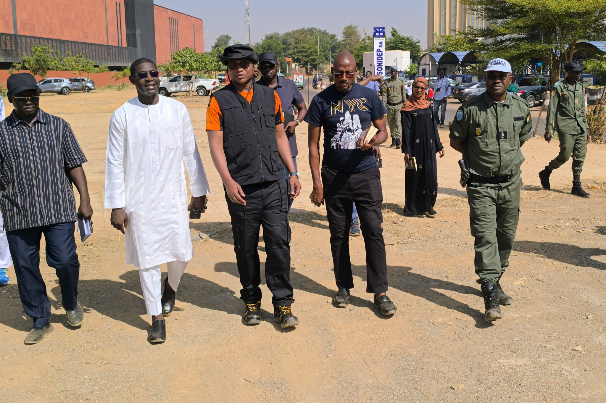 Le Colonel Garanké inspecte les chantiers urbains à Niamey et appelle à l’engagement citoyen pour une capitale moderne et solidaire.