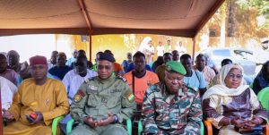 À Niamey, deux rues ont été rebaptisées en hommage à Sagolo, griot de la lutte traditionnelle, et à Dan Kassawa, fondateur du royaume de Katsina, dans le cadre d’une politique municipale visant à valoriser le patrimoine culturel et renforcer l’identité nationale.