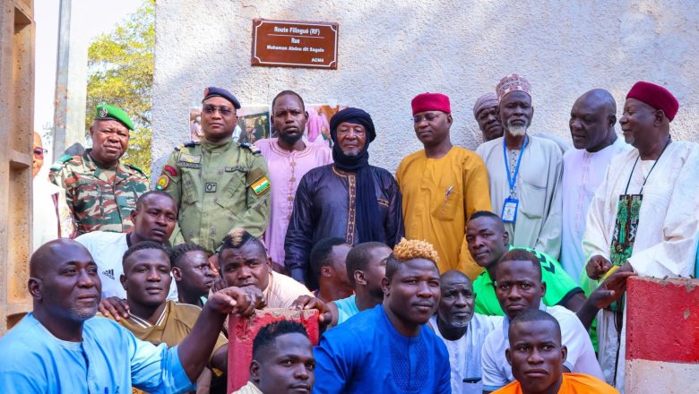 À Niamey, deux rues ont été rebaptisées en hommage à Sagolo, griot de la lutte traditionnelle, et à Dan Kassawa, fondateur du royaume de Katsina, dans le cadre d’une politique municipale visant à valoriser le patrimoine culturel et renforcer l’identité nationale.