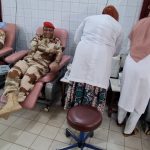 Don de sang à Niamey : la Garde Nationale du Niger mobilise ses troupes et leurs familles pour renforcer les réserves vitales et promouvoir la santé communautaire.