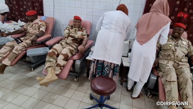 Don de sang à Niamey : la Garde Nationale du Niger mobilise ses troupes et leurs familles pour renforcer les réserves vitales et promouvoir la santé communautaire.