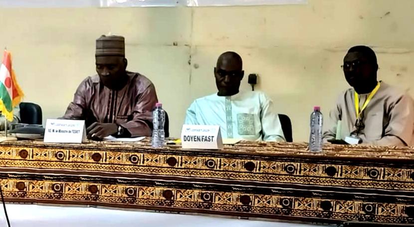 La Faculté des Sciences et Techniques de l’Université Abdou Moumouni lance à Niamey la 2e édition des Journées Scientifiques, un rendez-vous stratégique pour transformer la recherche en moteur d’innovation et de développement durable au Niger.