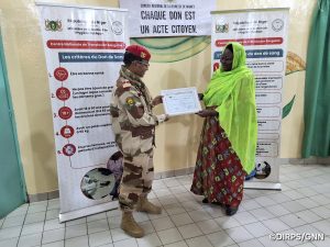 Don de sang à Niamey : la Garde Nationale du Niger mobilise ses troupes et leurs familles pour renforcer les réserves vitales et promouvoir la santé communautaire.
