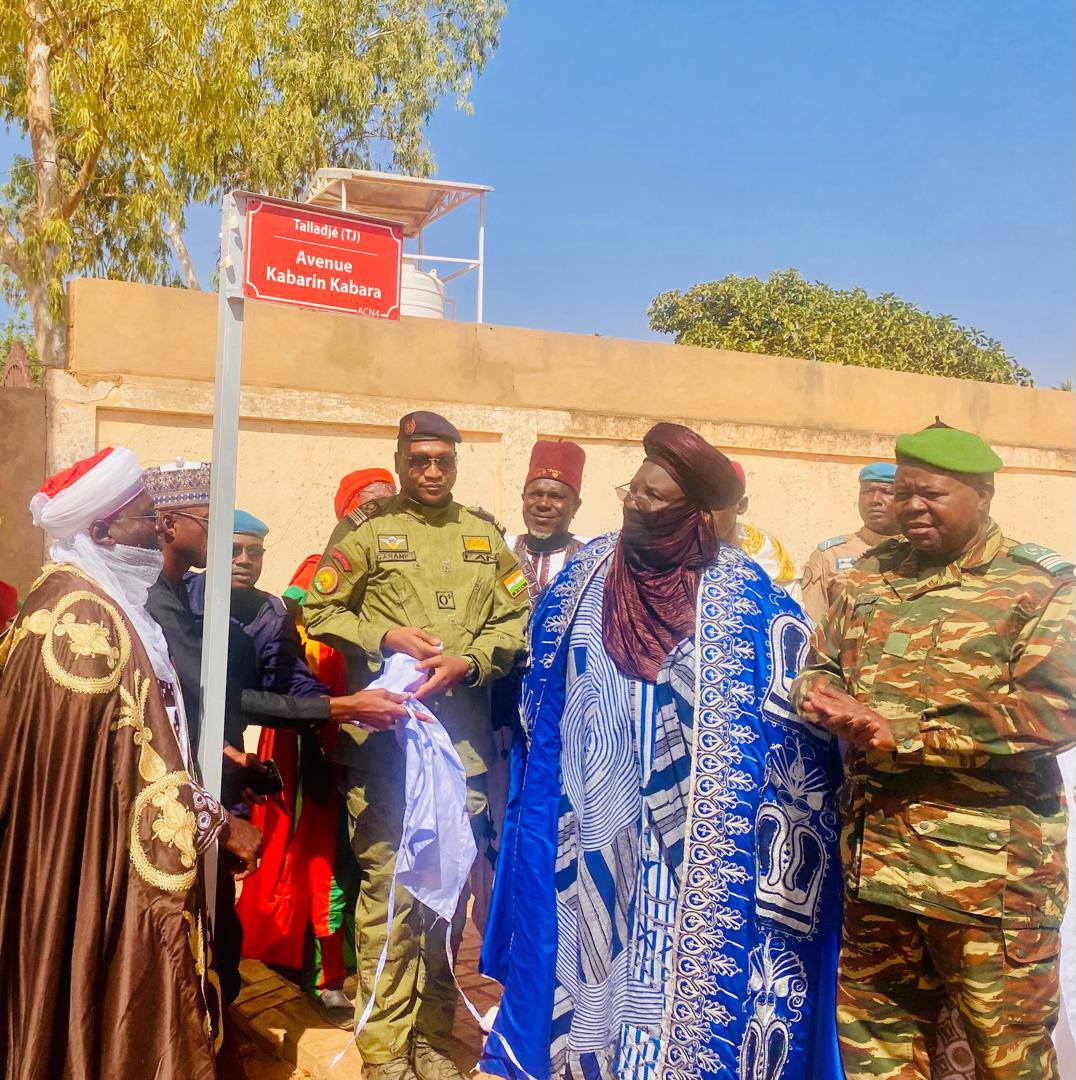 Niamey : La capitale nigérienne baptise trois artères stratégiques (Boulevard Akazama, Rue Taguimba Bouzou, Avenue Kabrin Kabran) pour consolider l'identité urbaine et la mémoire collective.