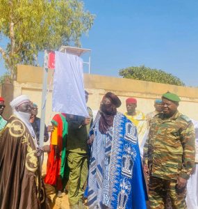Niamey : La capitale nigérienne baptise trois artères stratégiques (Boulevard Akazama, Rue Taguimba Bouzou, Avenue Kabrin Kabran) pour consolider l'identité urbaine et la mémoire collective.
