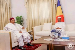 Tchad-Niger : Mahamat Déby Itno reçoit Mahamadou Issoufou (Champion GMV) pour des discussions clés sur la mobilisation des fonds pour la Grande Muraille Verte et la sécurité au Sahel.