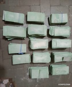 Trafic de faux billets : La Garde Nationale du Niger démantèle un réseau et saisit plus de 600 millions de FCFA de fausses coupures dans le quartier de Nord Lazaret. Deux individus interpellés.