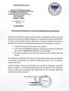 À Niamey, l’Université Abdou Moumouni est paralysée par une grève étudiante de trois jours. Les étudiants dénoncent des réformes pédagogiques, des frais élevés et des conditions d’étude précaires.