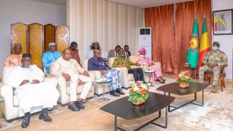 Le Général Goïta a reçu la délégation du 1er Salon de l’Entrepreneuriat de l’AES. Le Mali, le Burkina et le Niger mutualisent leurs forces pour une autonomie économique du Sahel.