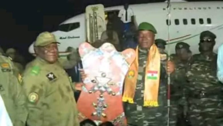 Le Général Tiani acclamé à Niamey après une longue tournée. Marée humaine, marche à pied de 12 km : l'acte politique qui enterre l'image du putschiste.