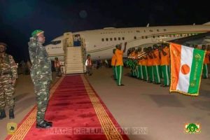 Le Général Tiani acclamé à Niamey après une longue tournée. Marée humaine, marche à pied de 12 km : l'acte politique qui enterre l'image du putschiste.
