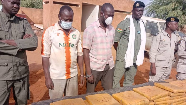 Tahoua : L'OCRTIS intercepte plus de 50 kg de cannabis et démantèle un réseau transfrontalier. Le Gouverneur rappelle le lien entre le trafic et le terrorisme dans la région.