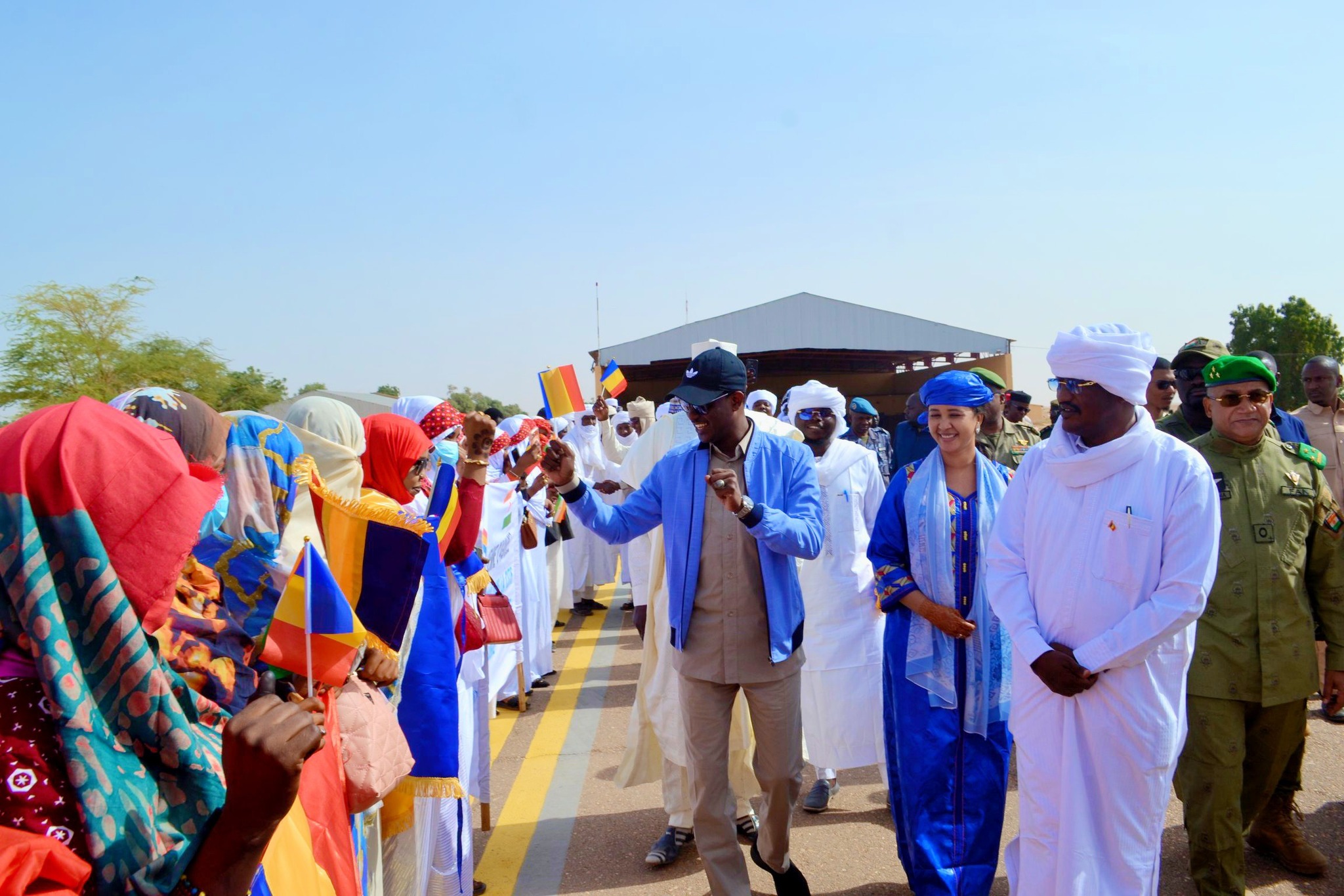 La 17ᵉ édition du Festival de l'Aïr lance les festivités à Iférouane. Le Niger accueille une délégation massive, dont le Tchad, invité d'honneur, dans une ambiance chaleureuse.
