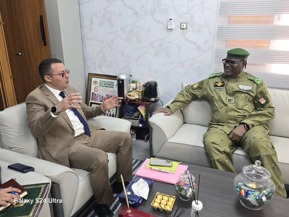 Le ministre nigérien de l'Intérieur a rencontré le chargé d'affaires du Maroc à Niamey. Les discussions portent sur le renforcement de la coopération en matière de sécurité, de formation et d'antiterrorisme