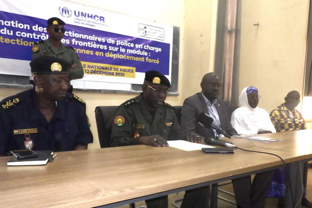 Niger : la Police nationale se forme à la protection des personnes en déplacement forcé. Un défi d'humanité et de sécurité face à l'explosion des flux migratoires mixtes sur les routes sahéliennes.