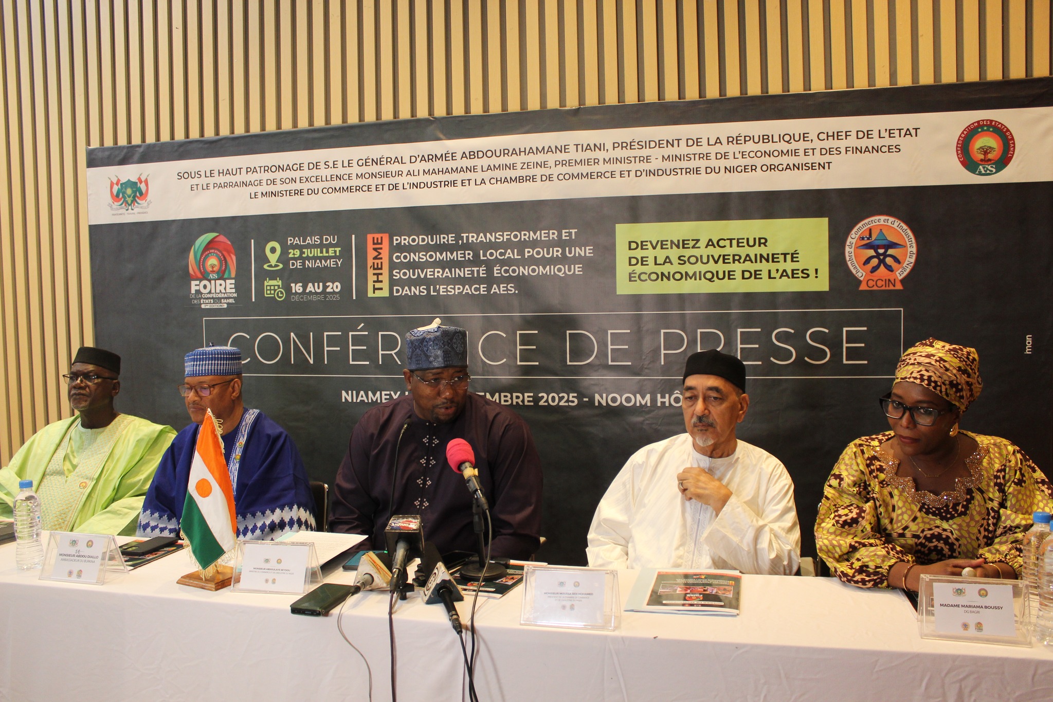Niger, Mali et Burkina Faso lancent la première foire AES à Niamey. Togo, Tchad, Ghana, Sénégal et Maroc invités. Thème : consommer local pour la souveraineté.