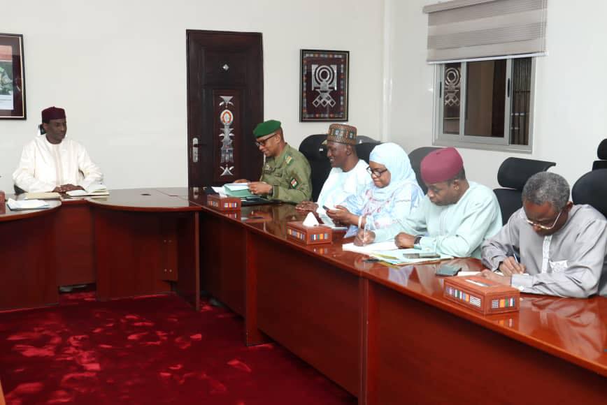 L’AES (Mali · Burkina · Niger) réunit ses ministres Mines, Énergie et Pétrole avec le Tchad et le Togo comme invités.