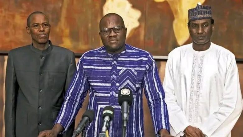 Les ministres des Finances du Mali, Burkina & Niger ont remis à Assimi Goïta les statuts officiels de la BCID-AES → la Banque confédérale