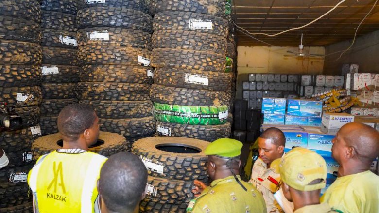 Amélioration de la mobilité et de l'efficacité au Niger : le ministère de l'Intérieur dote les forces de sécurité intérieure de nouveaux véhicules et armements.