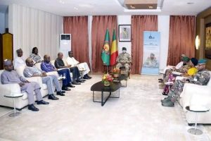 Les ministres des Finances du Mali, Burkina & Niger ont remis à Assimi Goïta les statuts officiels de la BCID-AES → la Banque confédérale