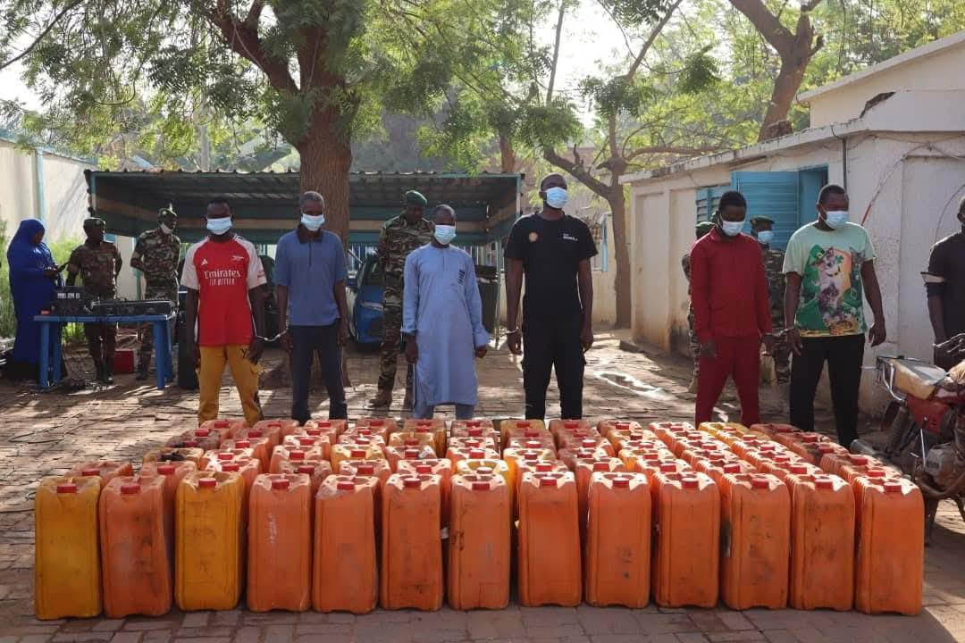 Entre le 26 nov et le 6 déc 2025, la Gendarmerie démantèle un réseau qui ravitaillait les terroristes en carburant