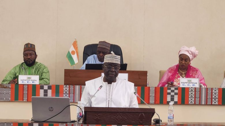 À Niamey, le ministre Mamane Sidi présente le bilan économique du Niger devant le Conseil consultatif pour la refondation. Une gestion rigoureuse au service d'une croissance durable et inclusive.