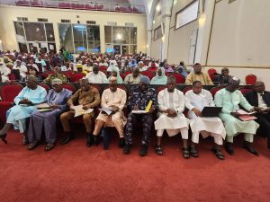 À Niamey, le ministre Mamane Sidi présente le bilan économique du Niger devant le Conseil consultatif pour la refondation. Une gestion rigoureuse au service d'une croissance durable et inclusive.