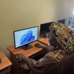 Modernisation scolaire au Niger : le CES Lossogoungou se dote d'infrastructures de pointe incluant énergie solaire et informatique.