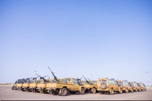 Tournant historique pour le Sahel : le Général Assimi Goïta remet l'étendard à la Force Unifiée de l'AES. Une armée multinationale souveraine pour sécuriser les populations et l'espace de la Confédération.