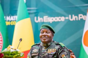 Sommet historique à Bamako : les dirigeants de l'AES renforcent leur union. Entre défense commune, création d'une banque confédérale et projets ferroviaires, Assimi Goïta, Ibrahim Traoré et Abdourahamane Tiani scellent la souveraineté du Sahel.