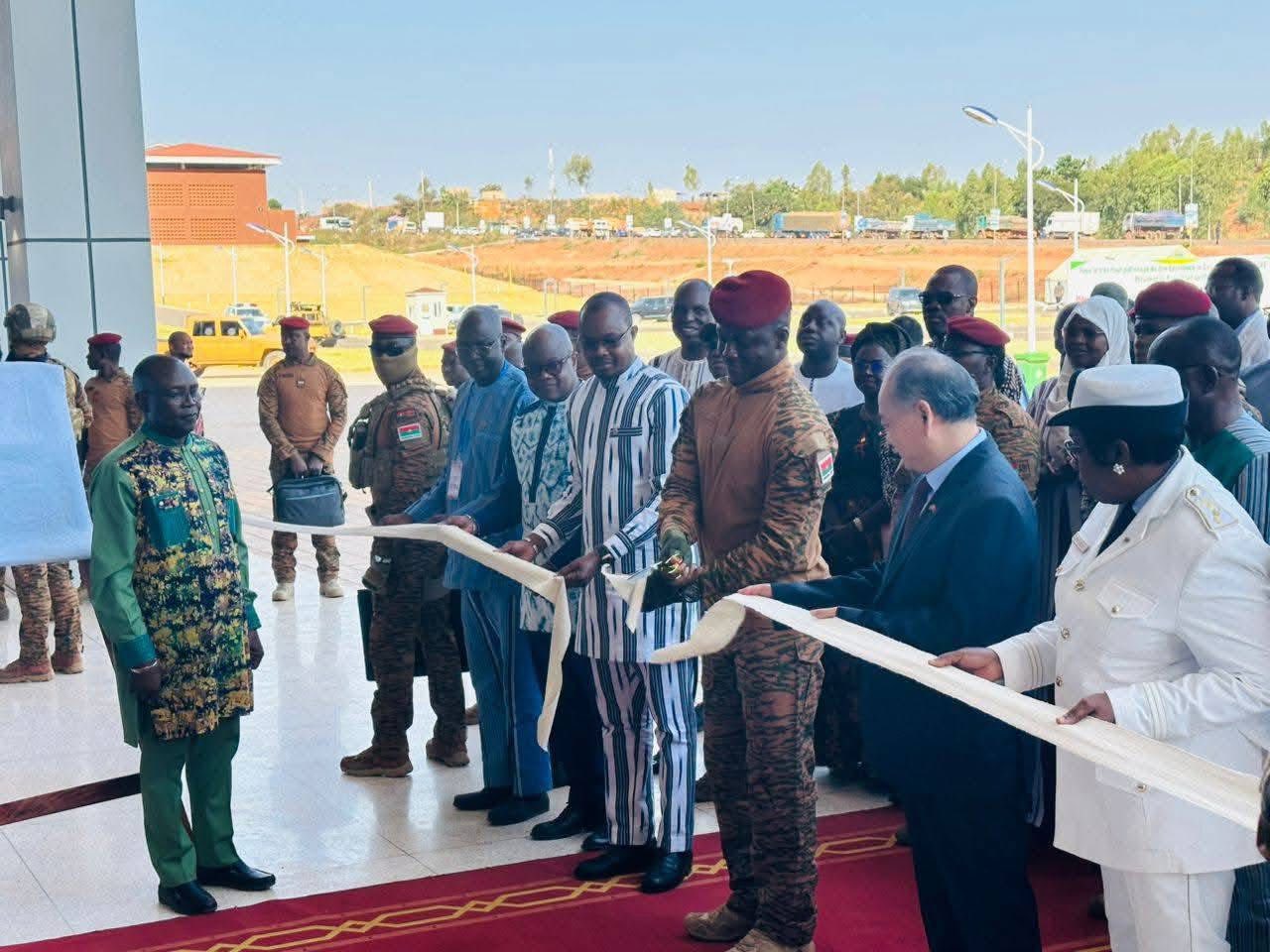 Inauguration historique à Bobo-Dioulasso : le Capitaine Ibrahim Traoré ouvre le CHU de Pala. Avec 500 lits et des équipements ultramodernes, ce nouveau centre de référence révolutionne l'offre de soins et la formation médicale au Burkina Faso